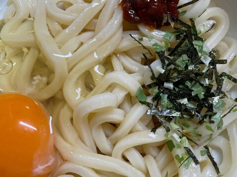 混ぜるだけ！釜玉風ピリ辛うどん